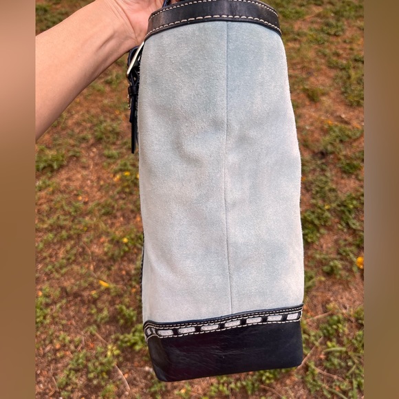 Large Blue Vintage Coach Leatherware Hampton Tote in Nubuck leather - Picture 8 of 16